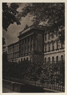 Lwów. Politechnika, front budynku głównego