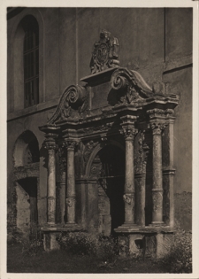 Jarosław. Portal dawnego Kościoła PP. Benedyktynek (Św. Anny)