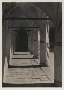 Kraków. Gotycki krużganek dziedzińca Biblioteki Jagiellońskiej