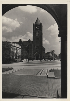 Poznań. Widok z Uniwersytetu na ul. Wjazdową